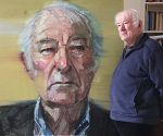 seamus_heaney_in_the_studio_with_his_portrait_by_colin_davidson