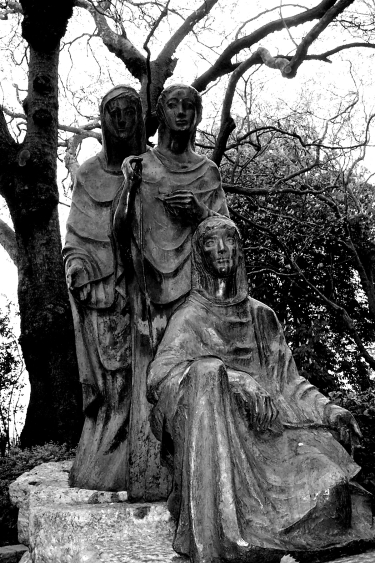 2005-05-01 - Ireland - Dublin - St Stephen's Green - The Three Fates