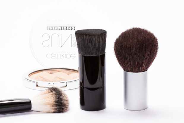 cosmetics-makeup-make-up-brush-60571.jpeg
