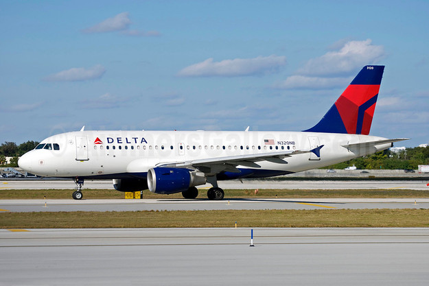 Delta Air Lines Airbus A319-114 N320NB (msn 1392) FLL (Bruce Drum). Image: 102205.