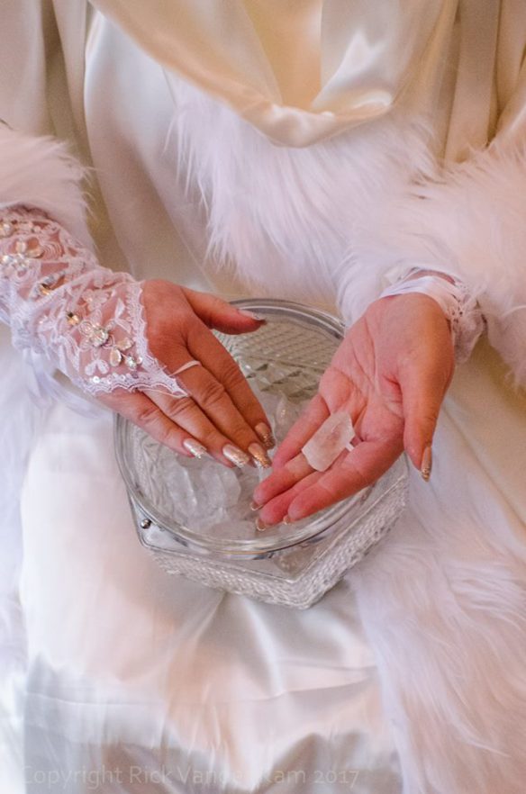 Snow Queen hands